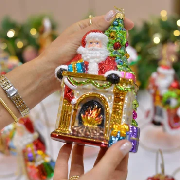 Papai Noel árvore e lareira 18,5cm