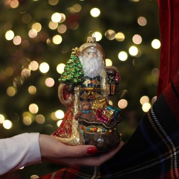 Papai Noel com árvore e saco de presentes 19,5cm